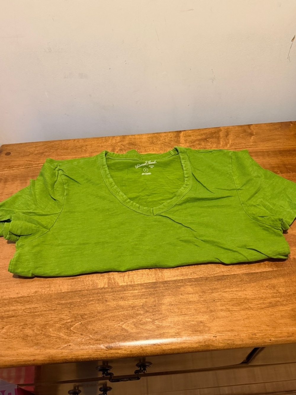 Universal Thread Bright Green V-Neck Short Sleeve Tee